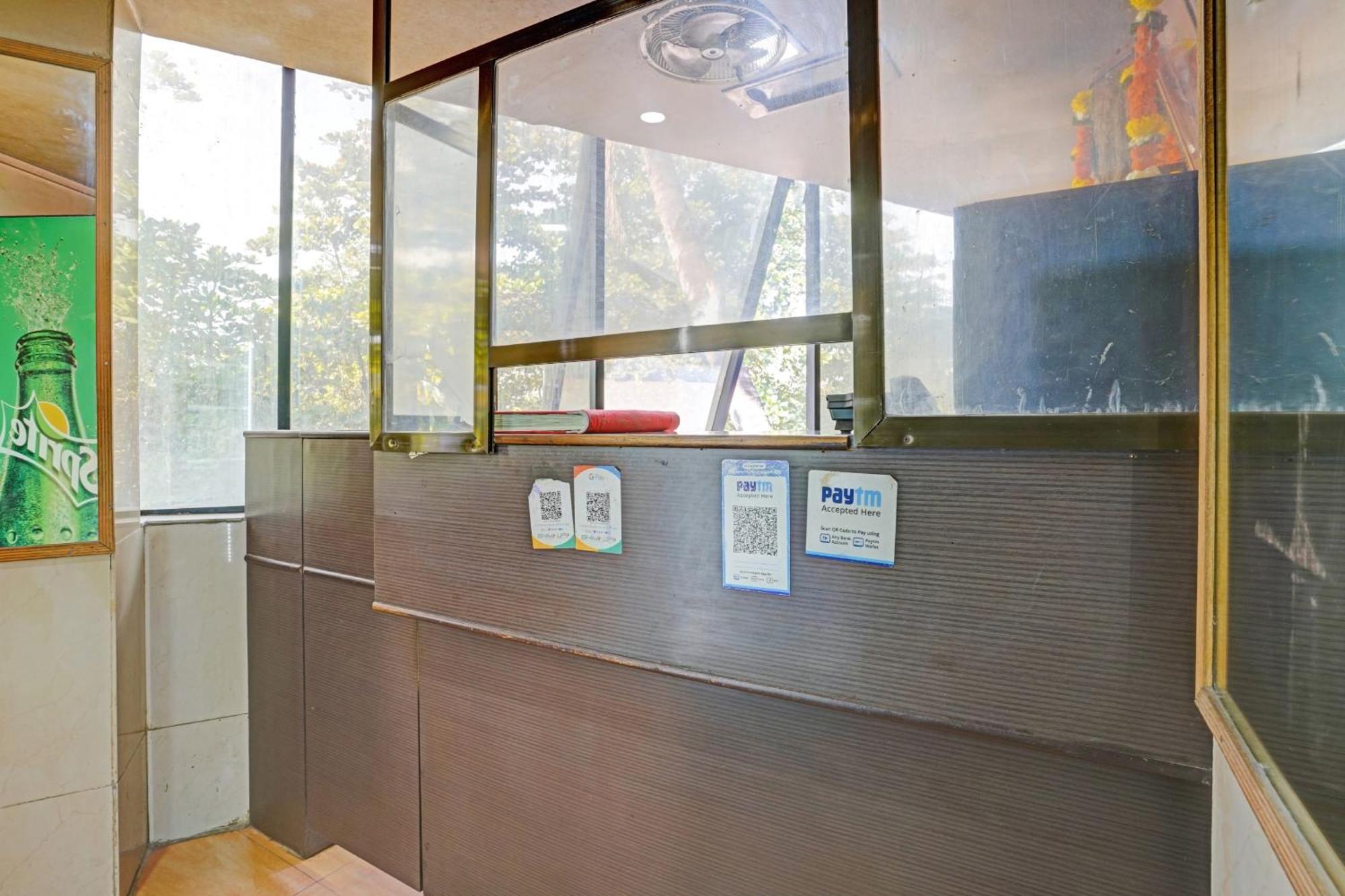 Spot On 81122 Alfa Lodge Mumbai Exterior photo